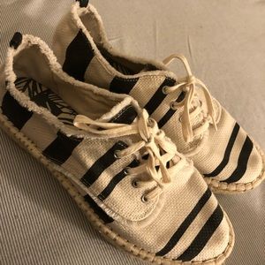 DV by Dolce Vita Roxie espadrille size 8